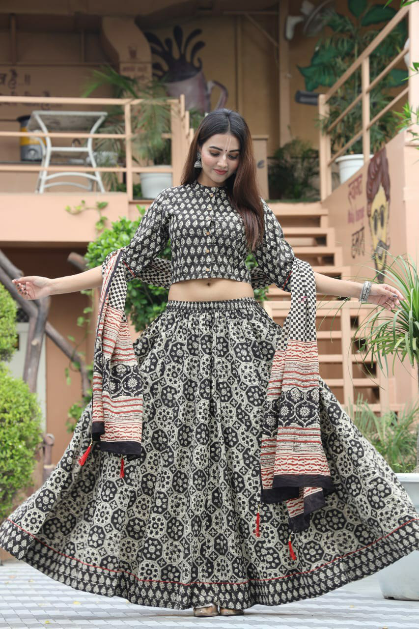 Plain gopi dress with resham border for girls – Vrindavan Bazaar
